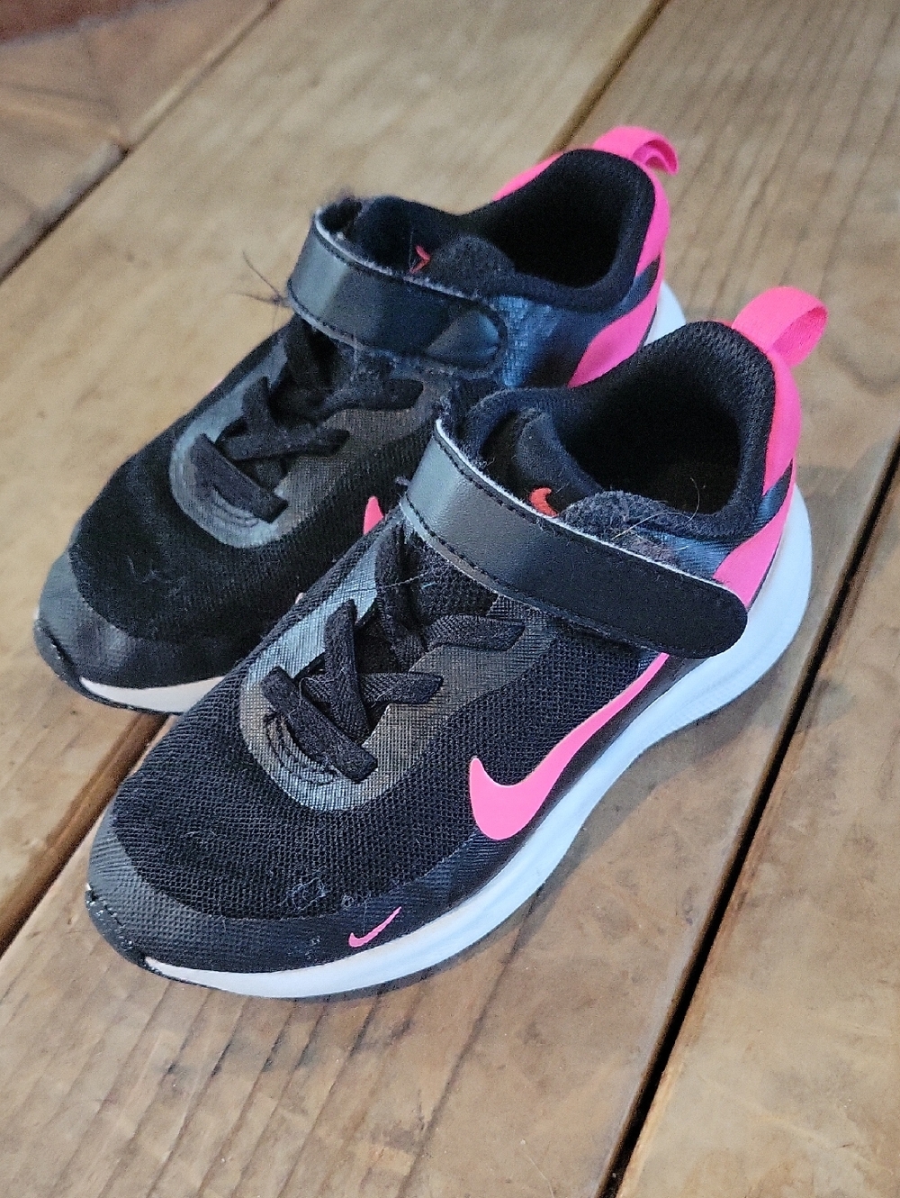 Nike Sz 10C Black and Hot Pink Kids' Athletic Sneakers